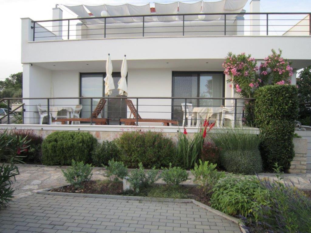 Ferienwohnung Midavkl Pirovac Exterior foto